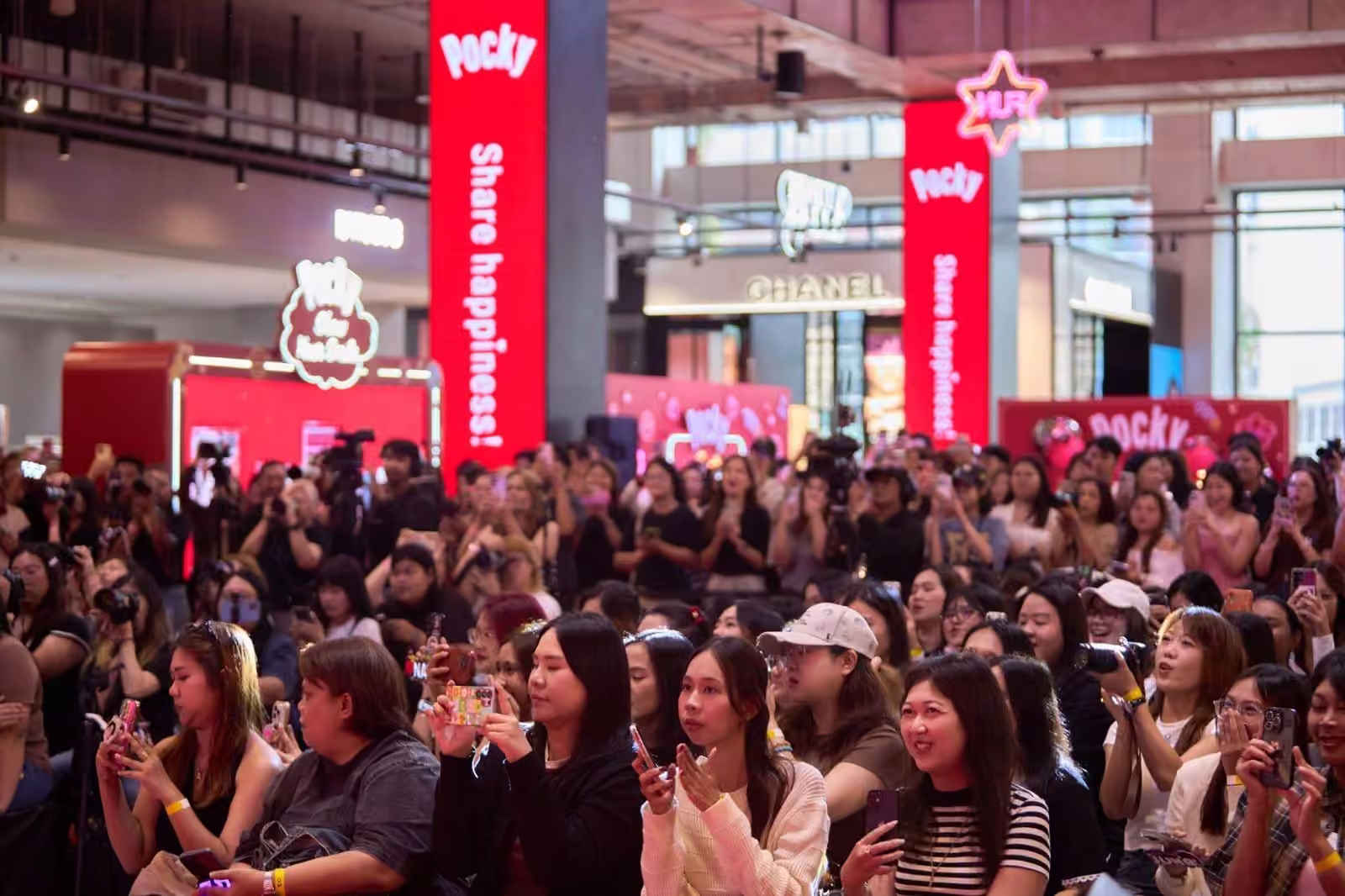Pocky Connect with a Smile event crowd in Bangkok